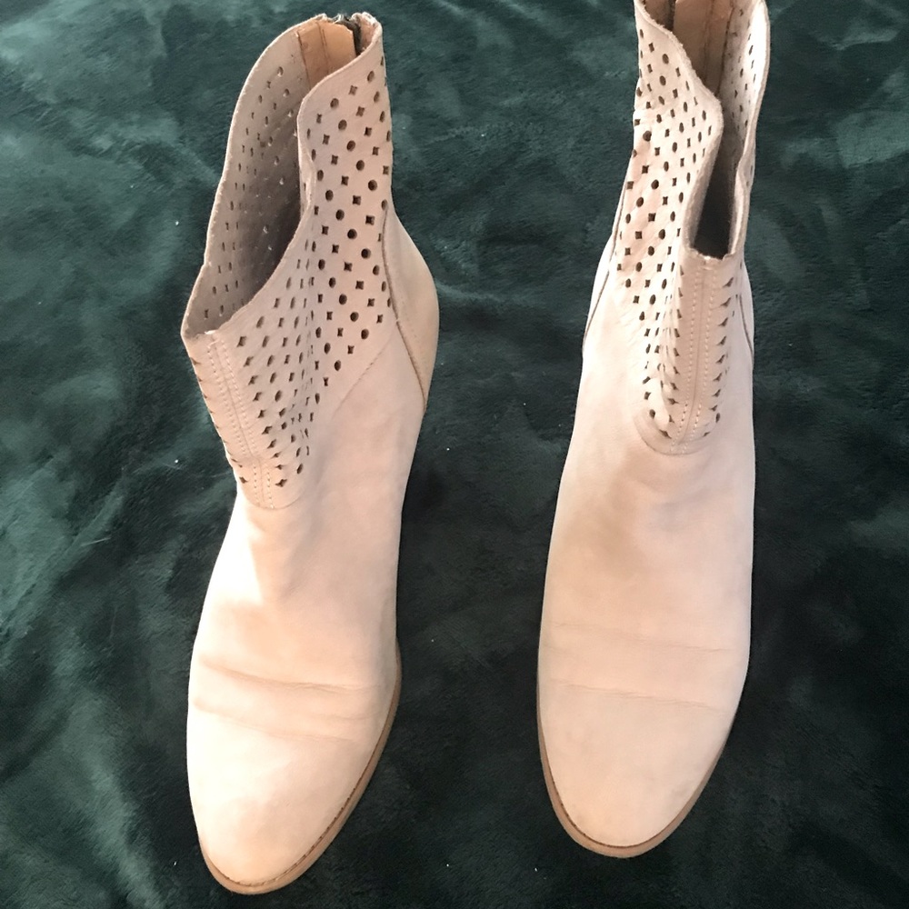 Nine West tan short/ankle boots size 10